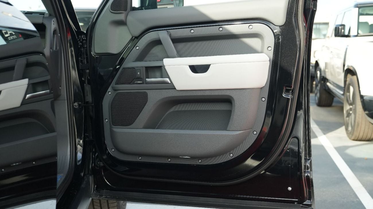 Land Rover Defender P400 X-Dynamic HSE Black 2026MY Export Only