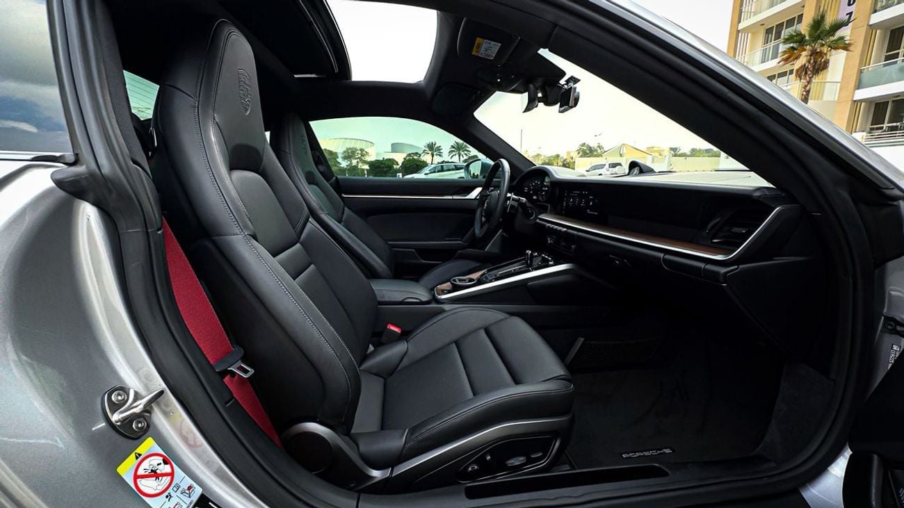 Porsche 911 Carrera 4S 3.0L (380 HP) Coupe