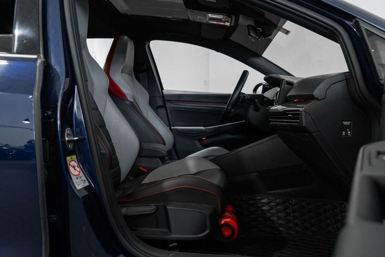 فولكس واجن جولف GTI SEL 2.0T GTI P2 MID