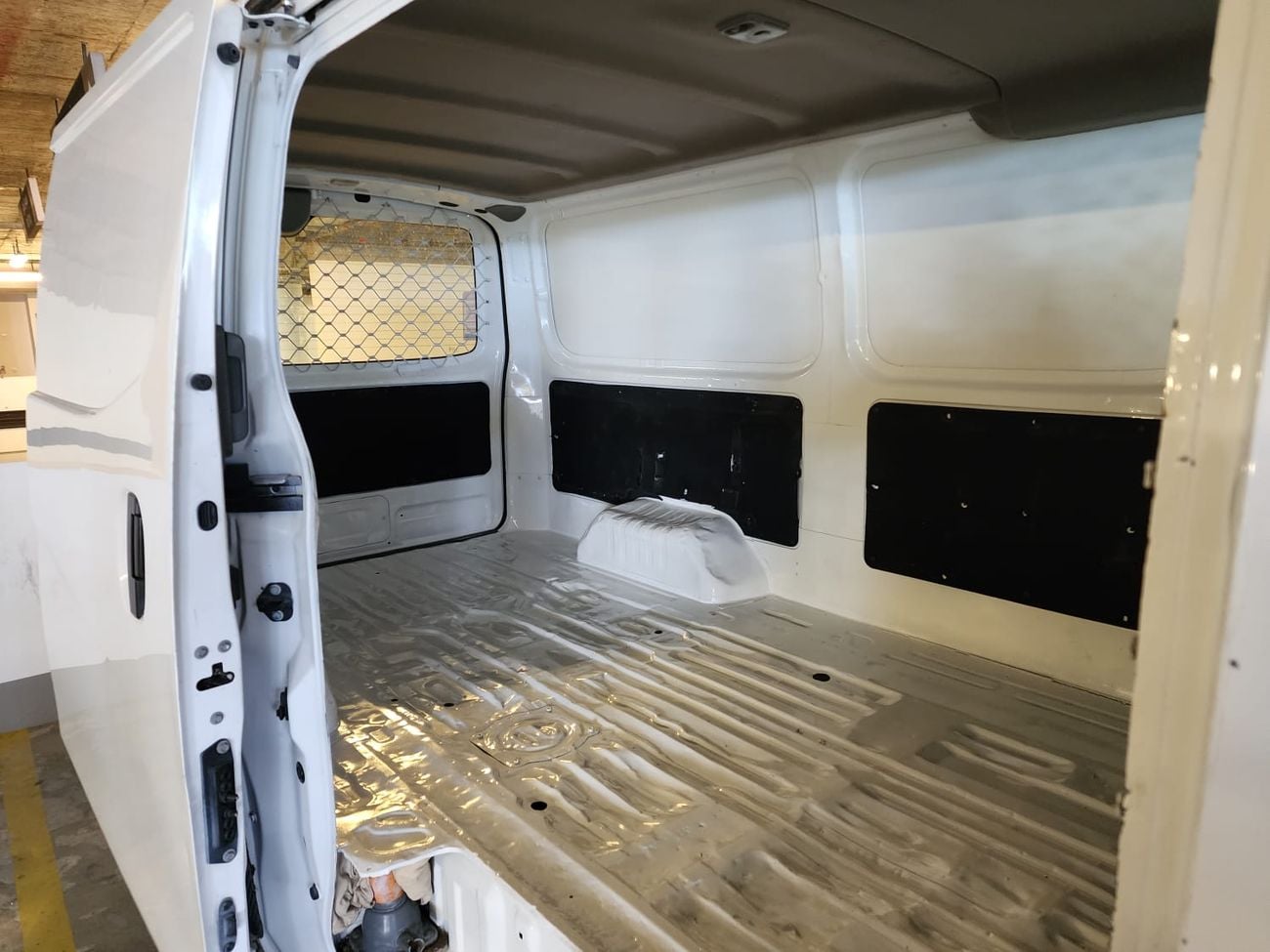 Nissan Urvan STD