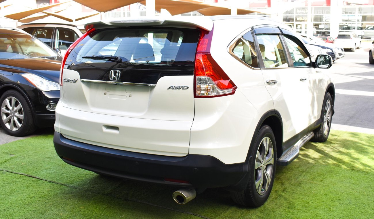 Honda CR-V Gulf model 2014 number one hatch cruise control wheels sensors rear wing in excellent condition