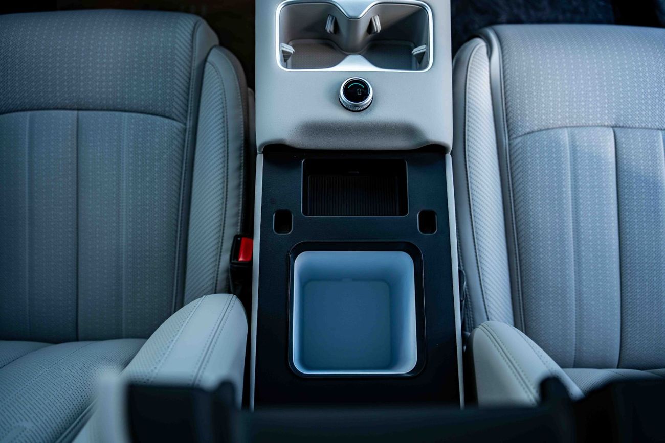 بي واي دي ليوبارد تيتانيوم 7 BYD LEOPARD 7 - Model 2025 - 1.5L turbo hybrid - And electric - Silver color outside - White color i