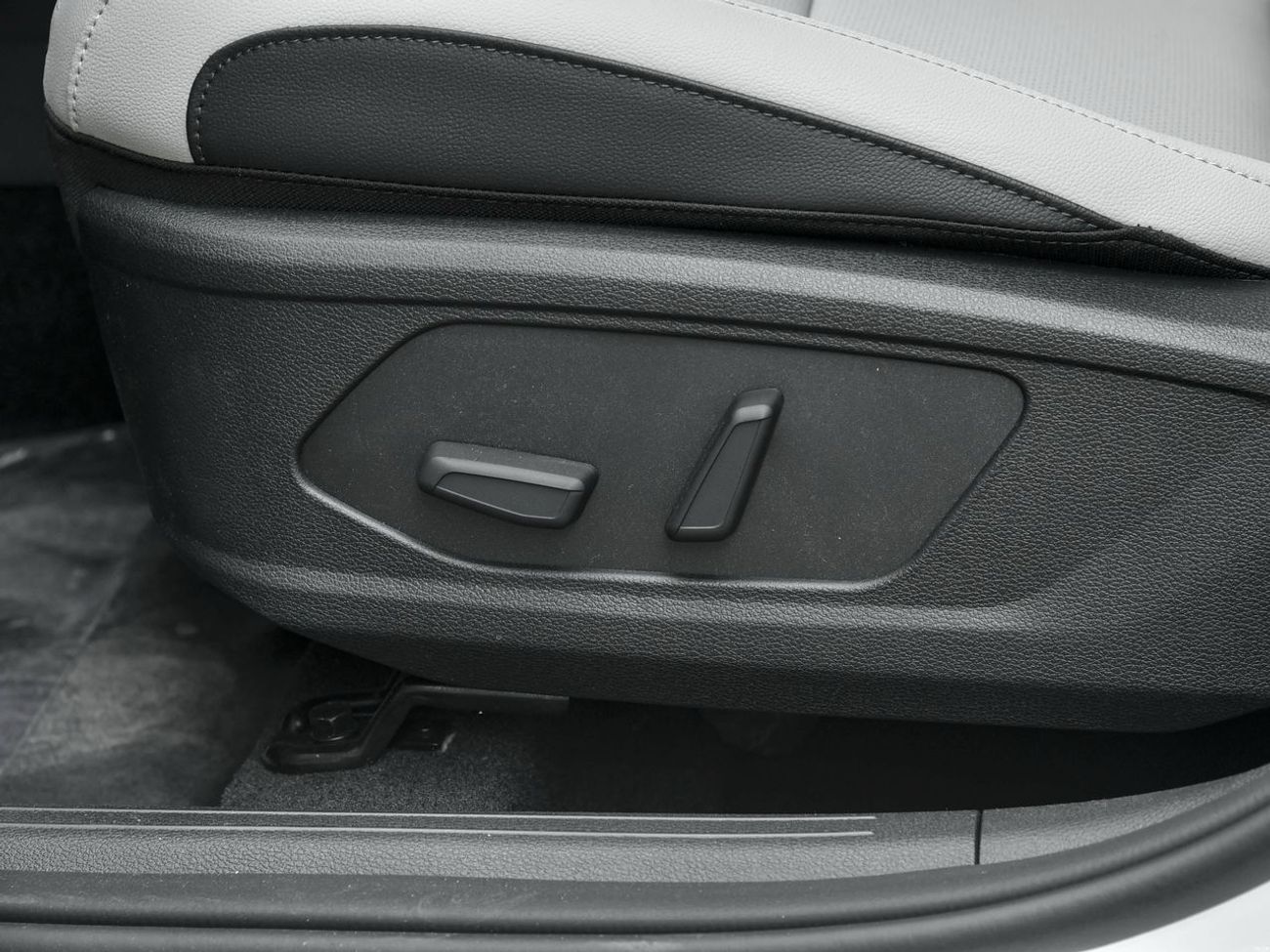 كيا سبورتيج 1.5L PETROL PREMIUM AUTOMATIC TRANSMISSION ( FOR RE-EXPORT ONLY )