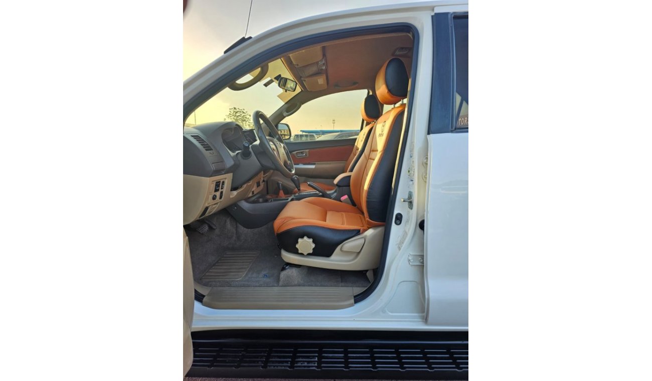 تويوتا فورتونر SR5 PREMIUM / V4 /  LEATHER SEATS // MID OPTION // 4WD (LOT # 38175)