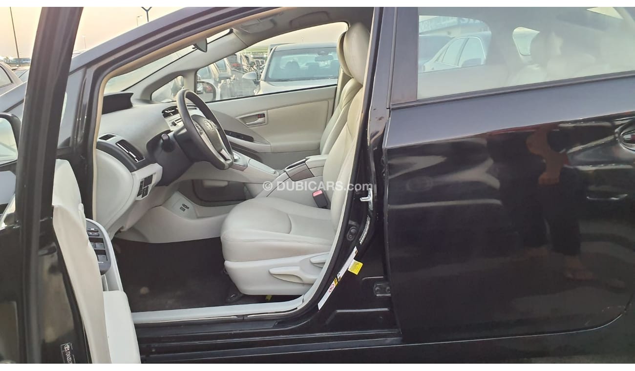 تويوتا برياس TOYOTA PRIUS HYBRID CAR