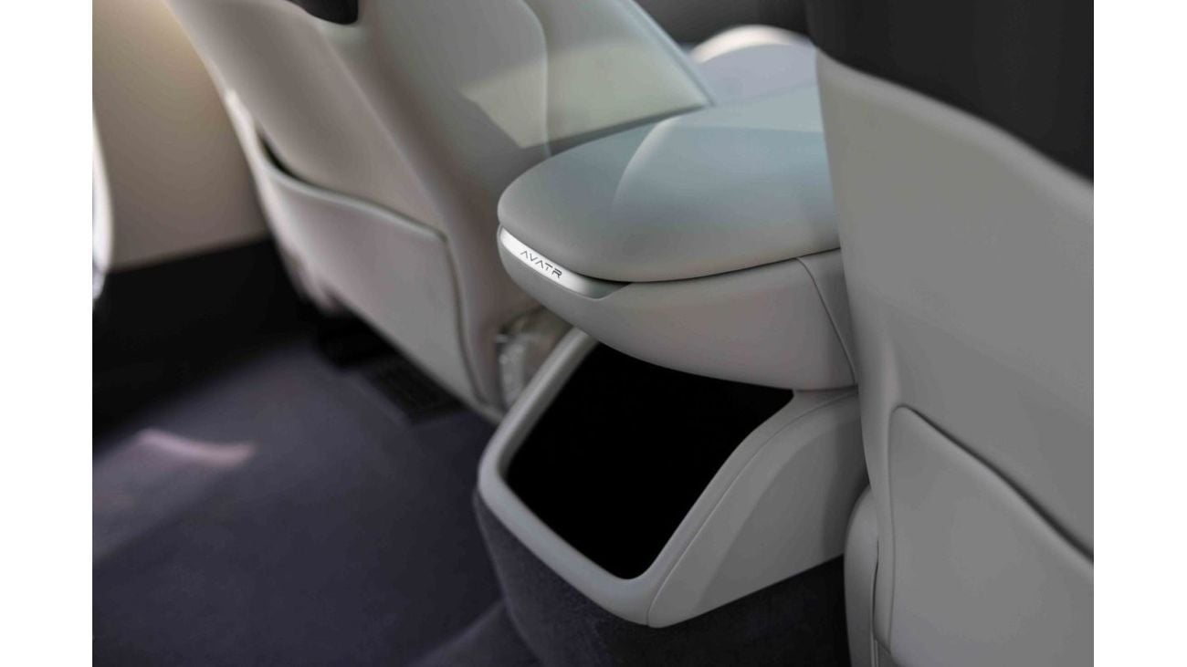 Avatr 12 2024 AVATR 12 PERFORMANCE VERS - White inside PURPLE WHITE | Export Only