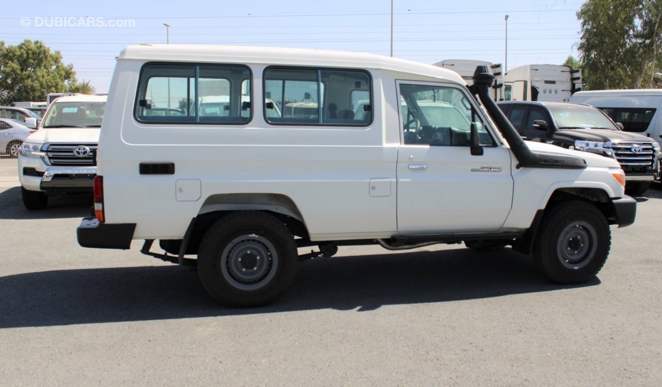 تويوتا لاند كروزر هارد توب LC78 ، 3-Door ، Hard Top ، 4x4 ، ديزل ، ناقل حركة يدوي ، LHD