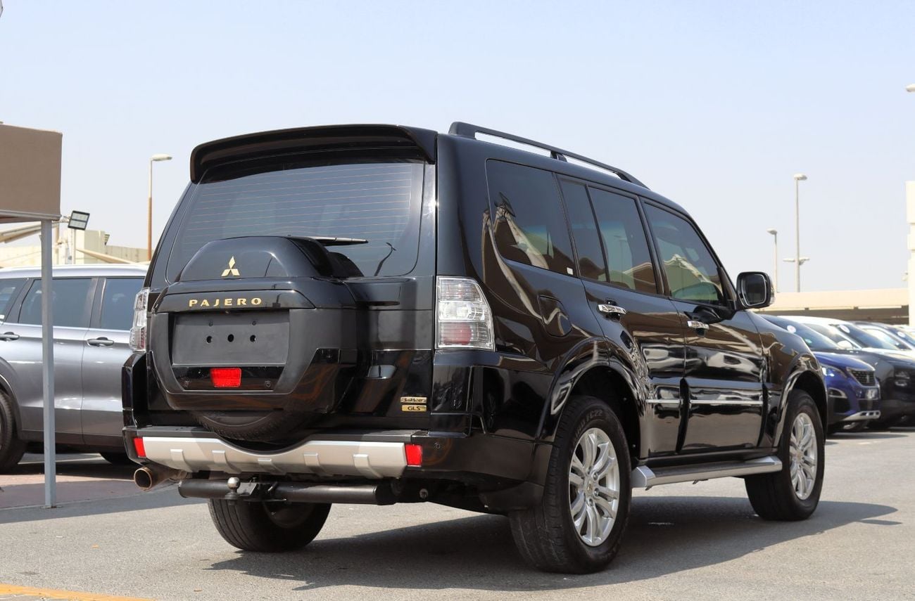 ميتسوبيشي باجيرو GLS H/L ROCKFORD PLATINUM خالية من الحوادث - خليجية - طلاء أصلي - حالة ممتازة من الداخل والخارج - 3800 سي سي - كاملة