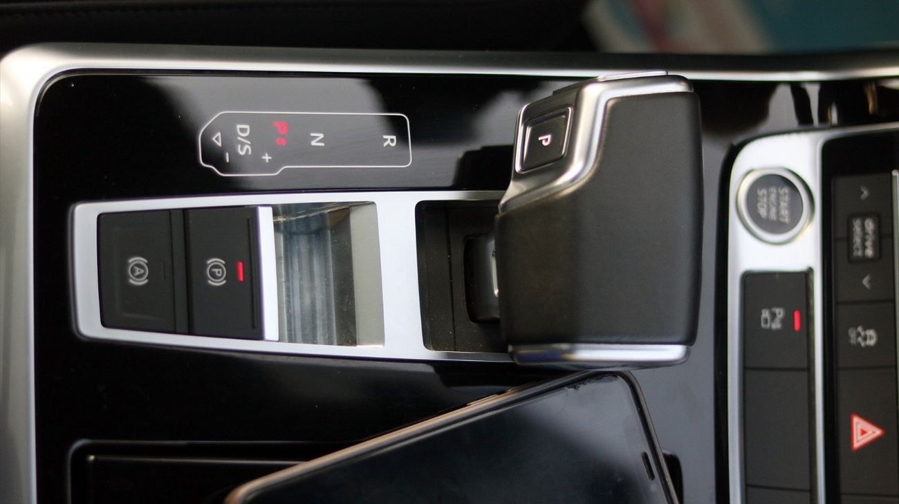 أودي Q7 45 TFSI quattro S Line 2.0L Complete Service History Available || Accident Free