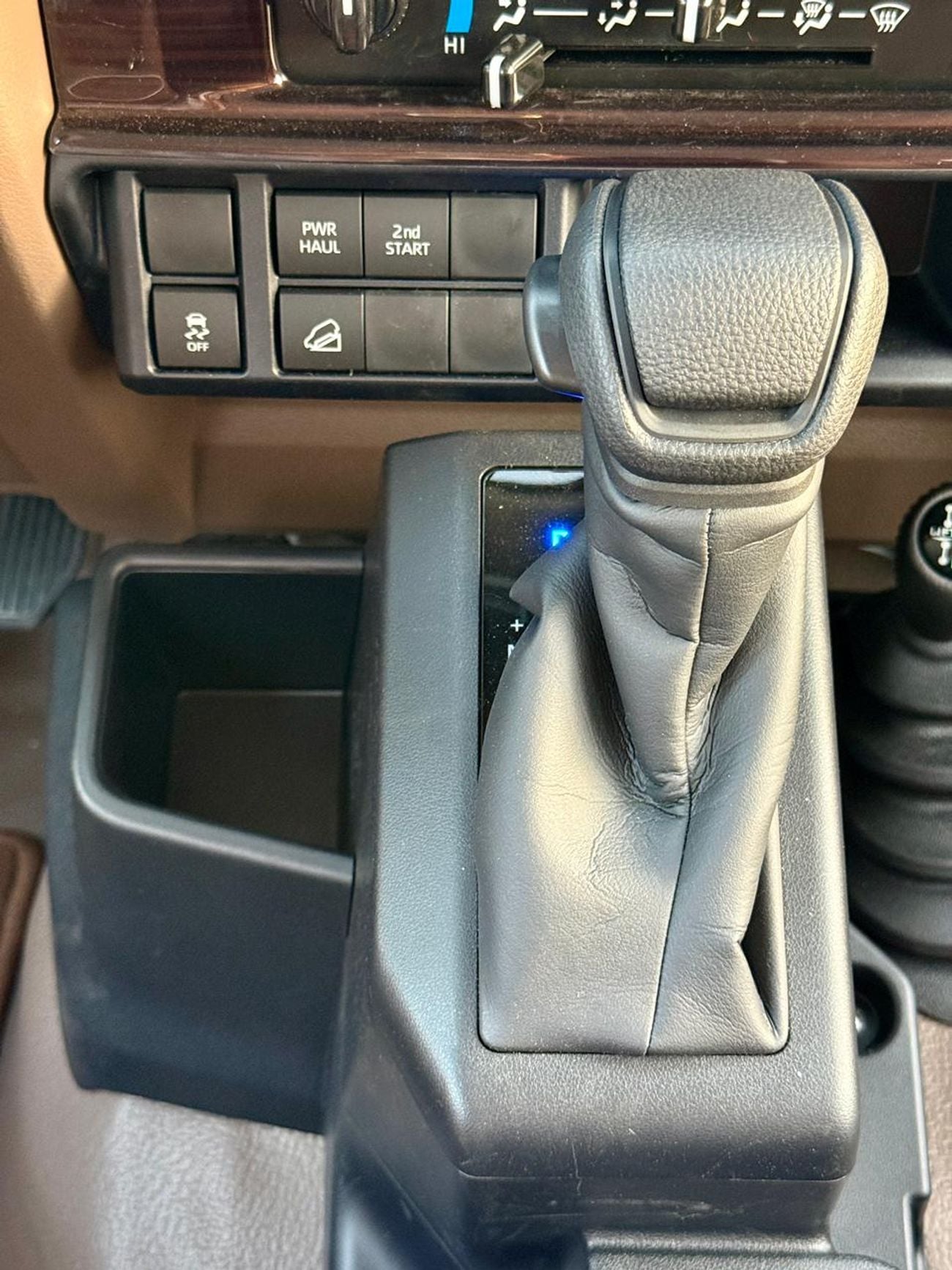 تويوتا لاند كروزر 70 HT VXR Toyota Land Cruiser (70 Series) (GRJ79) 4.0L AWD