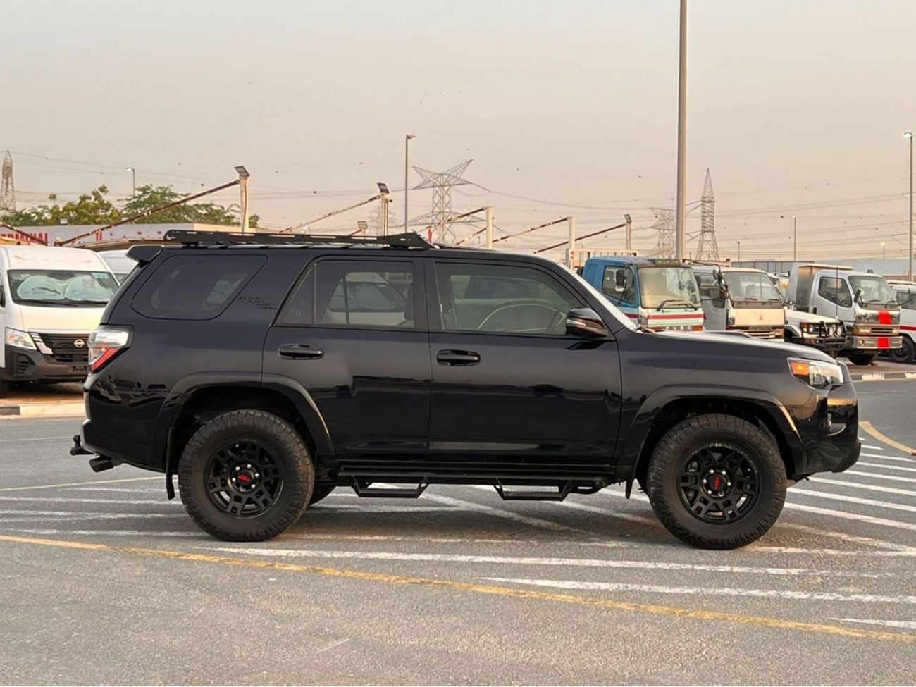 تويوتا فور رنر  2023 Toyota 4Runner Full Option 4.0L V6 - Rear Camera - AWD 4x4 - Sunroof - Leather Se