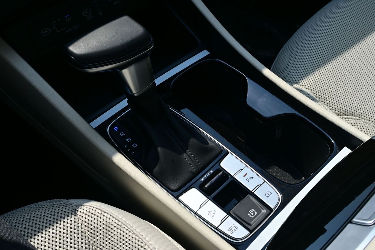 Hyundai Tucson Comfort 2.0L Hyundai Tucson 2.0L Petrol, FWD, Model 2025, Color White