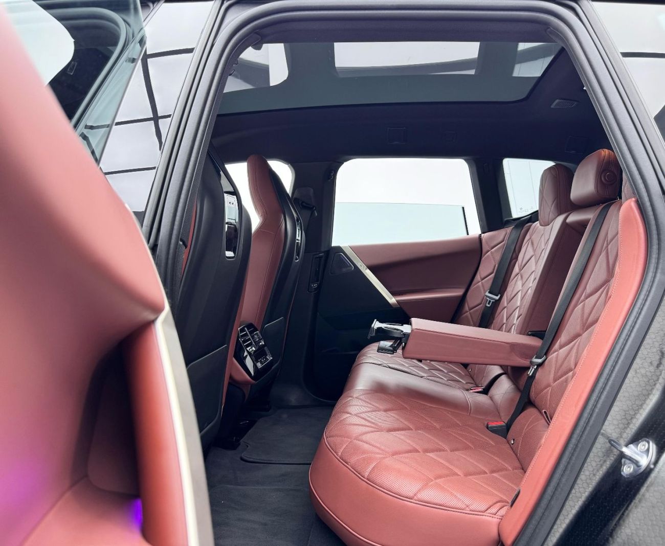 بي أم دبليو iX xDrive40 2023 BMW iX xDrive40, 2027 BMW Warranty, 2028 BMW Service Pack, Very Low Kms, GCC