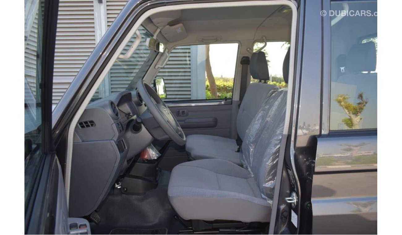 Toyota Land Cruiser Pick Up Double Cabin V8 4.5L Diesel MT