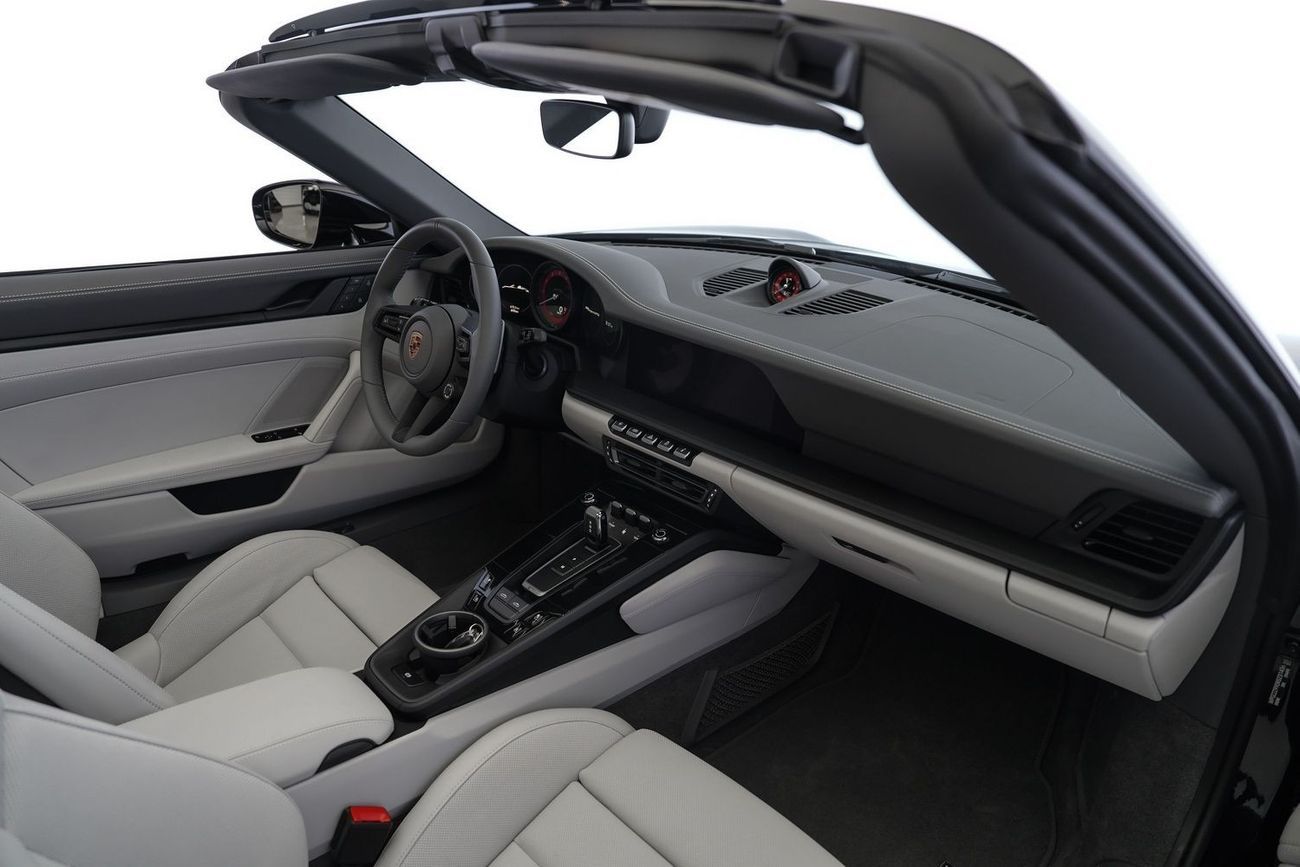 Porsche 911 Targa 4GTS 3.0L (450 HP)