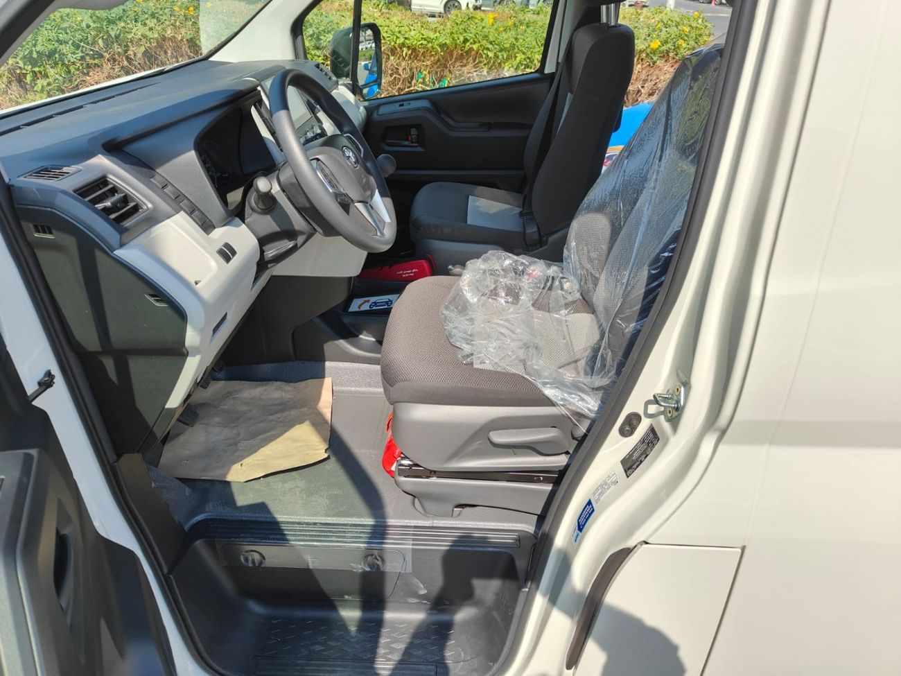 تويوتا هاياس 2025 Toyota Hiace DX 13-Seater 3.5L V6 Petrol M/T (3-Point Seatbelts) Export Only