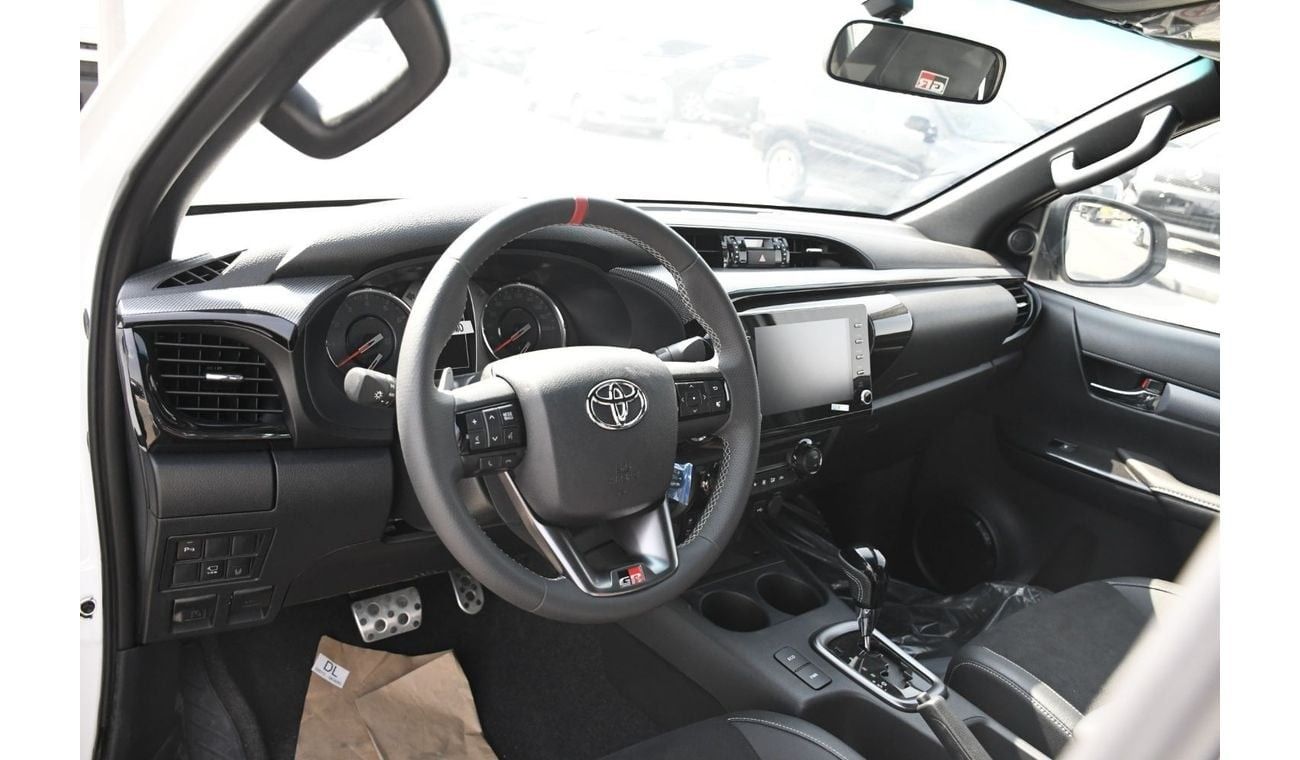 تويوتا هيلوكس GR Sport with Wireless Charger