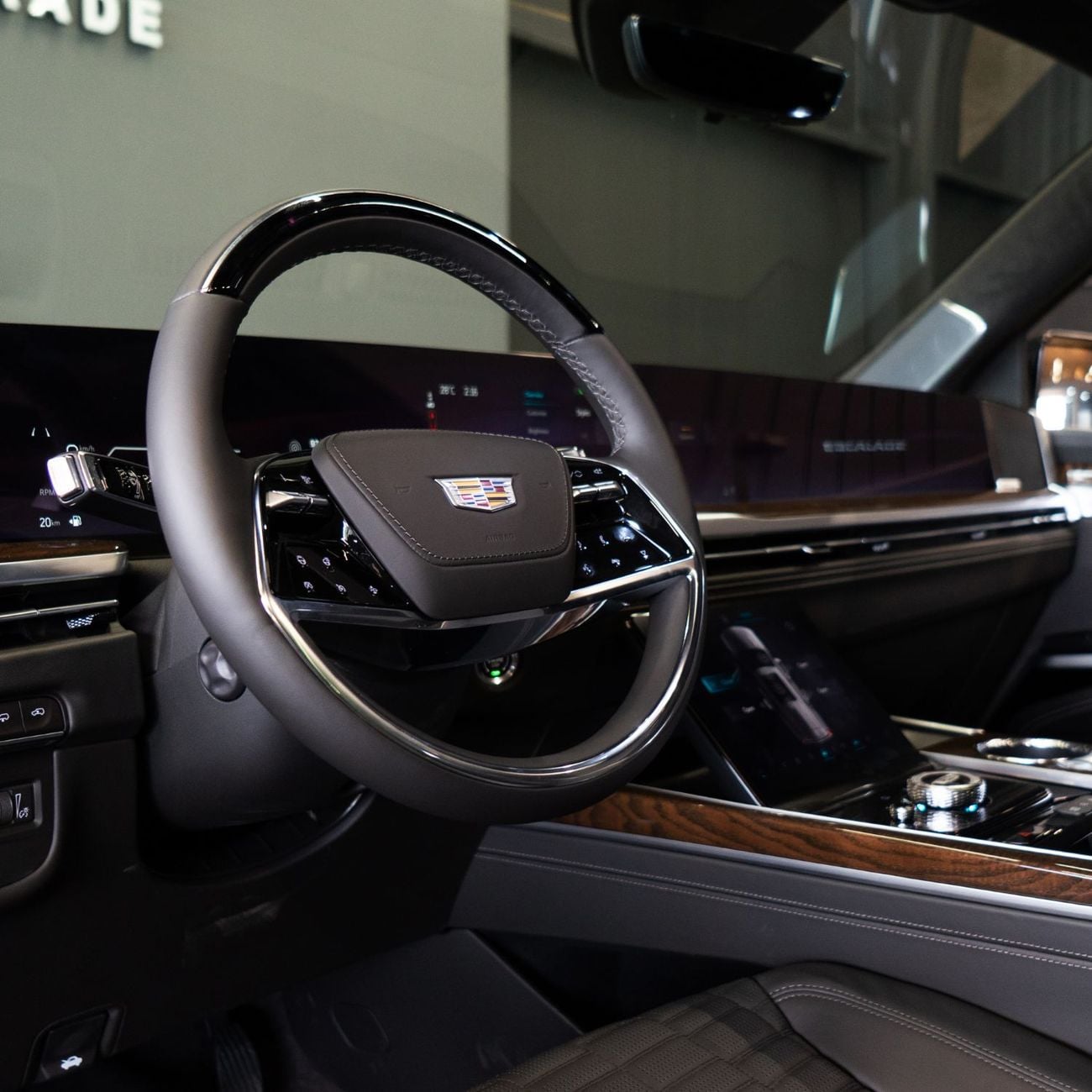 Cadillac Escalade Premium Luxury Platinum 6.2L AWD AED 10,349 P.M • 0% Downpayment • Escalade Premium Luxury Platinum