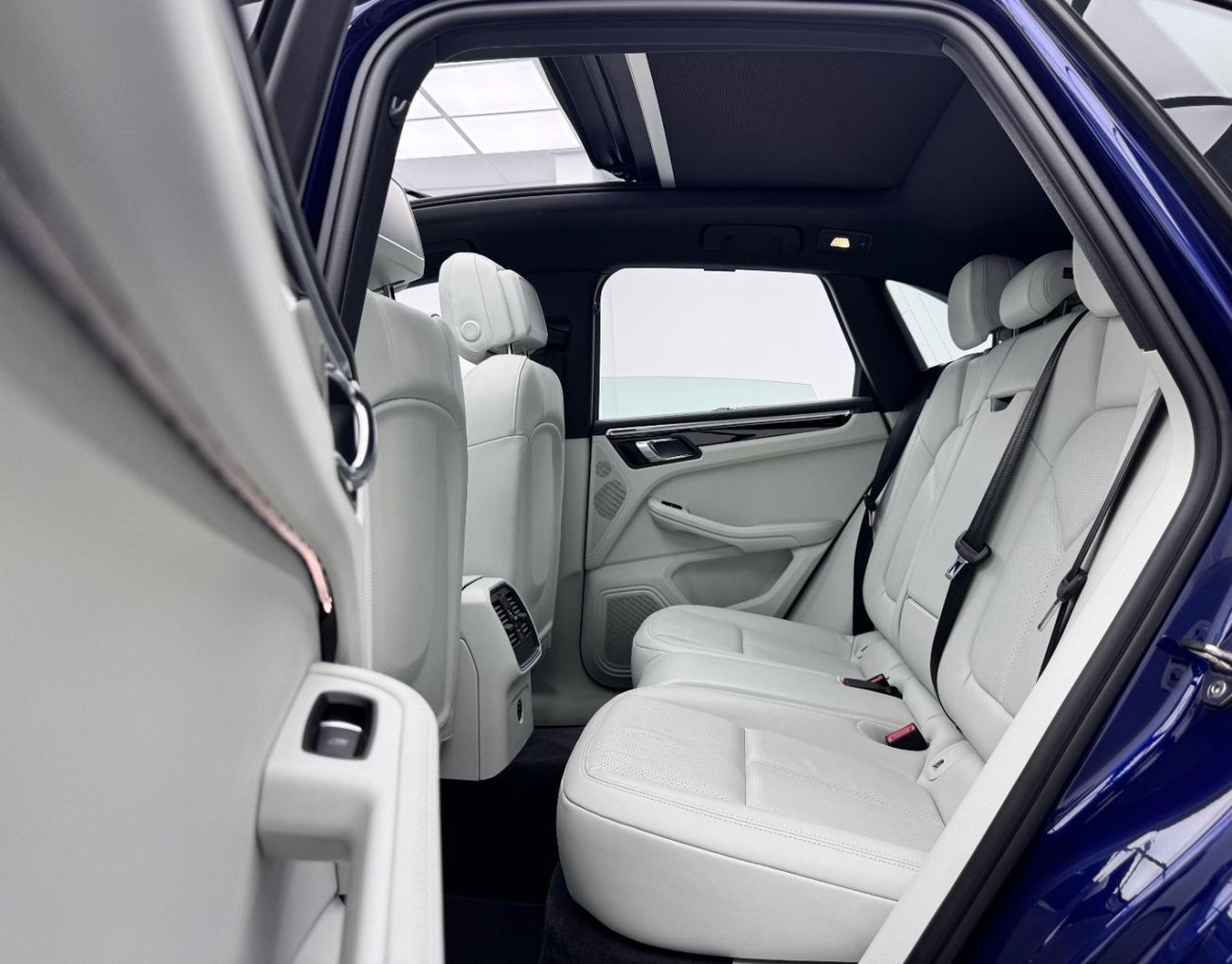 Porsche Macan Std 2.0L (252 HP) 2023 Posche Macan, 2027 Porsche Warranty, Full Porsche Service History, Very Low K