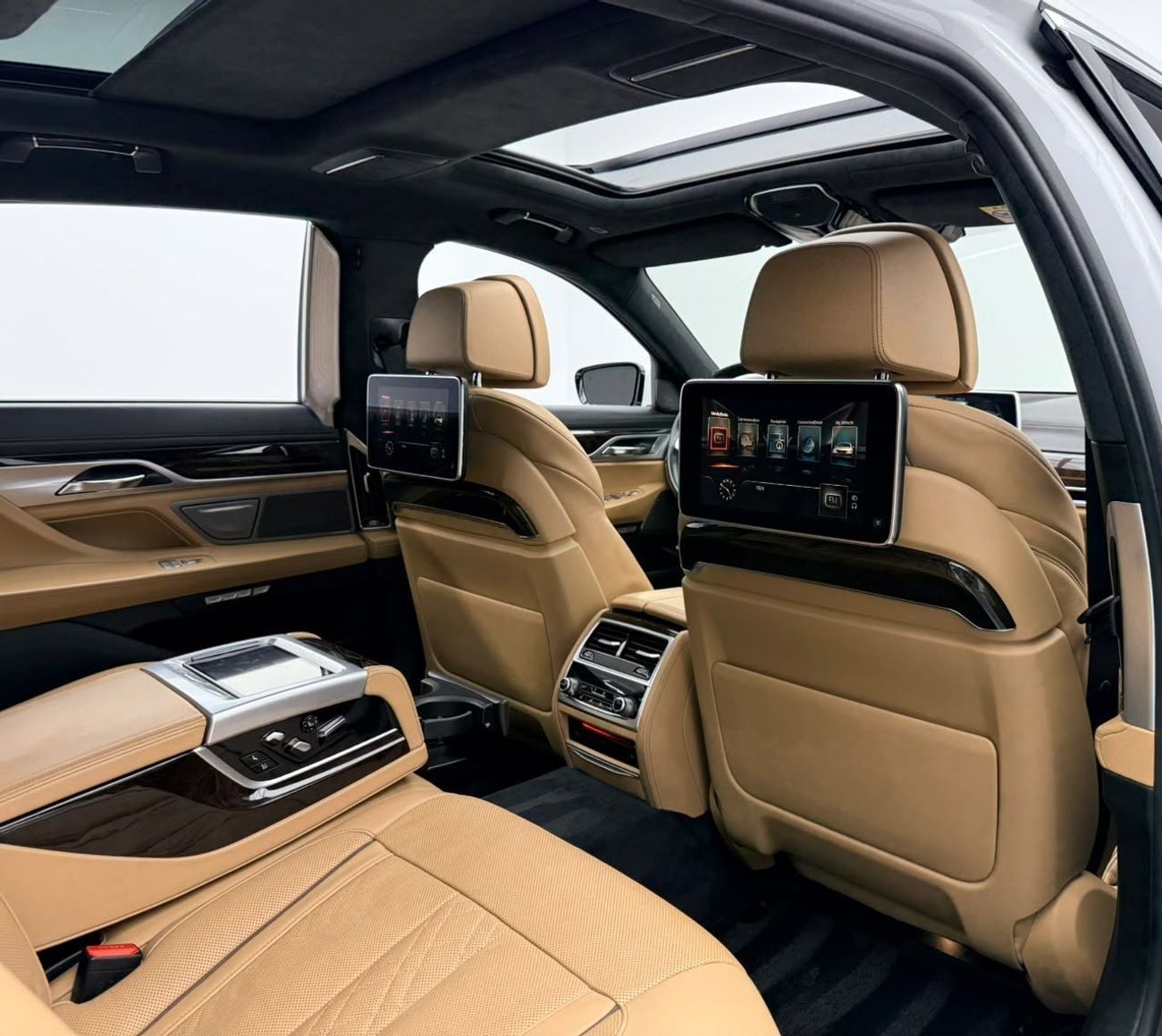 BMW 740Li EXCLUSIVE 2016 BMW 740Li Carbon Core Edition, Full BMW Service History, Fully Loaded, Excellent Condition, GCC