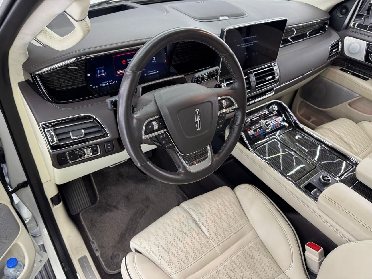 Lincoln Navigator Presidential 3.5L 2023 Lincoln Navigator, 2028 Lincoln Warranty + Service Pack, 7 Seater, GCC