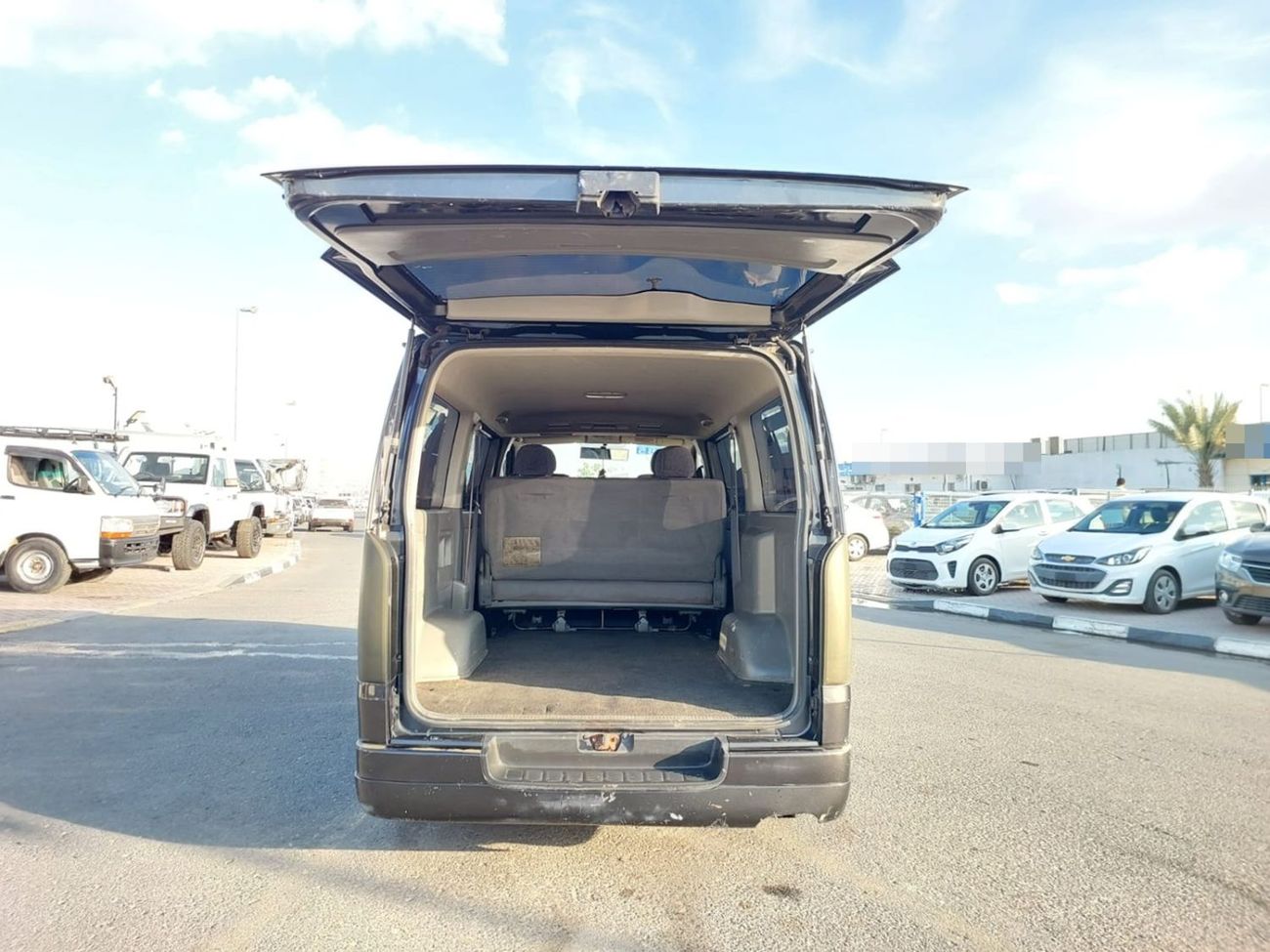 Toyota Hiace TOYOTA HIACE VAN RHD 2005 MODEL 2.0 L PETROL AUTOMATIC(PM19959)