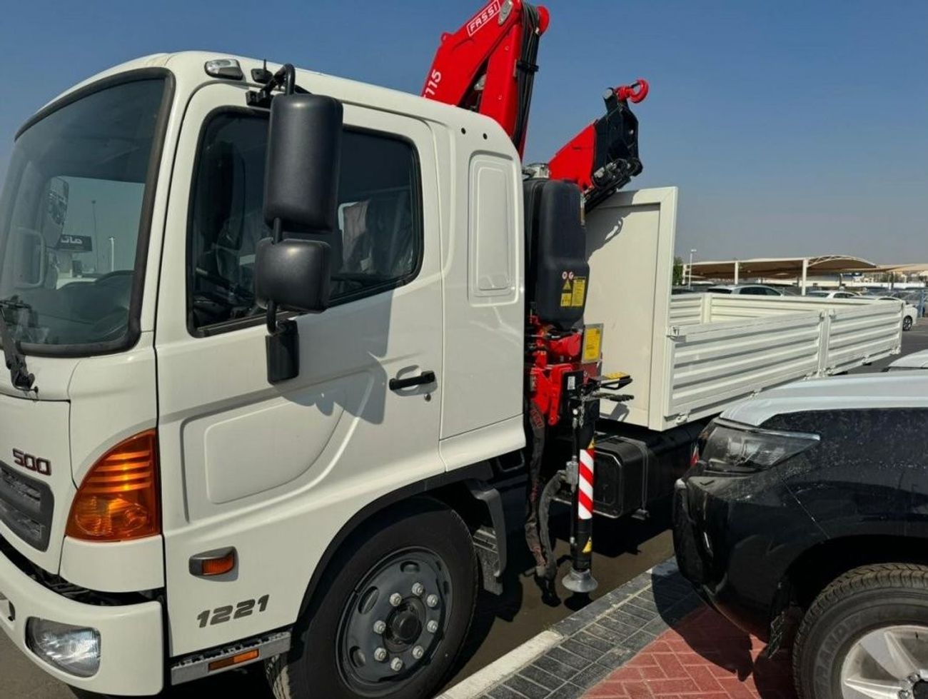 هينو 500 هينو 500 سلسلة 1221 مع صندوق كارجو والونش 5.8 طن ديزل يدوي صفر كم