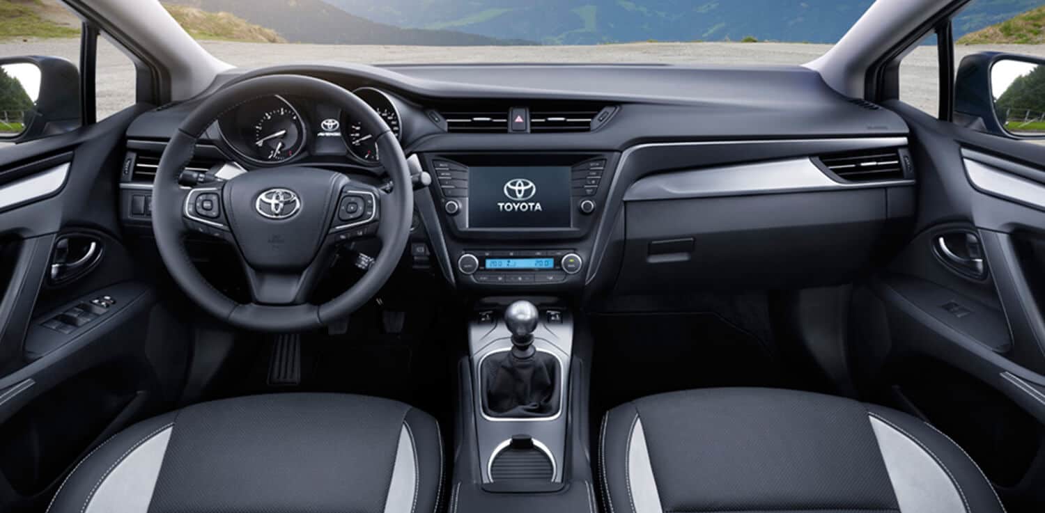 Toyota Avensis interior - Cockpit