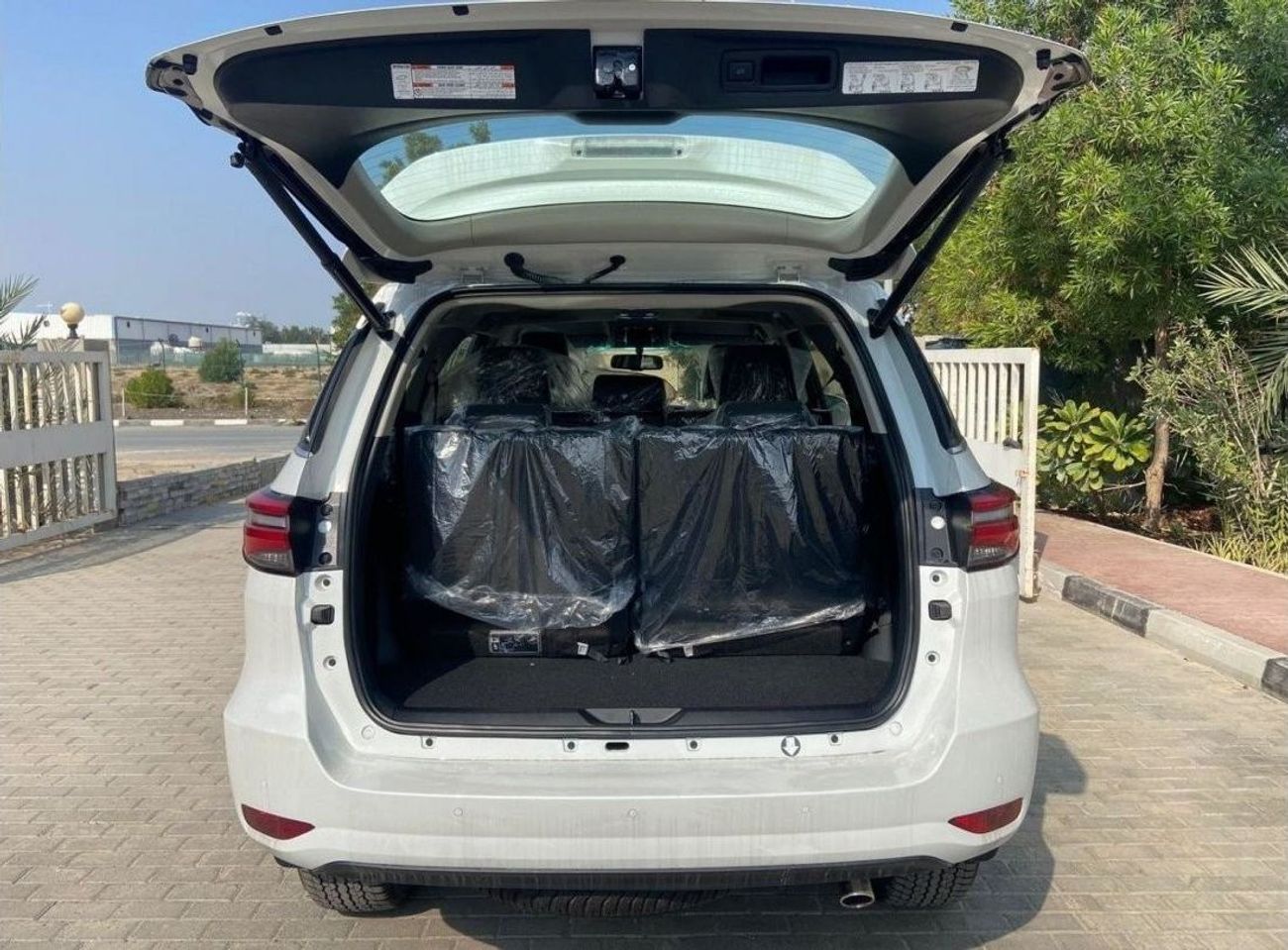 تويوتا فورتونر TOYOTA FORTUNER 4.0L 4x4 V6 HI 6 cylnders automatic