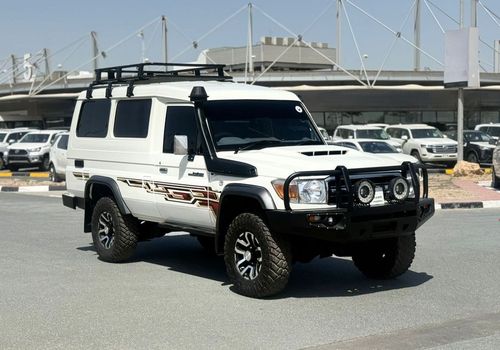 Toyota Land Cruiser 2018 | 3.2L DIESEL | MT | RHD | HEAVY BULL BAR WITH LED LIGHTS | HEAVY ROOF RACK | AIR SNORKEL