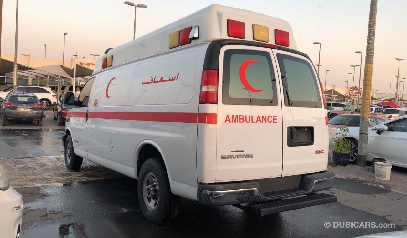 جي أم سي سافانا Ambulance