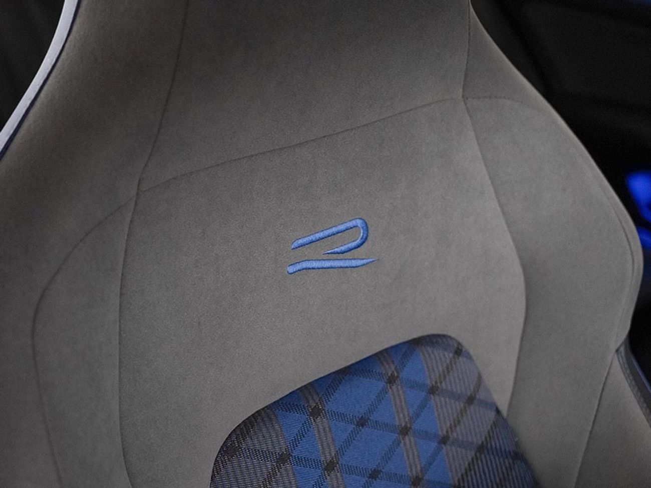 Volkswagen Golf R 2.0L (315 HP)