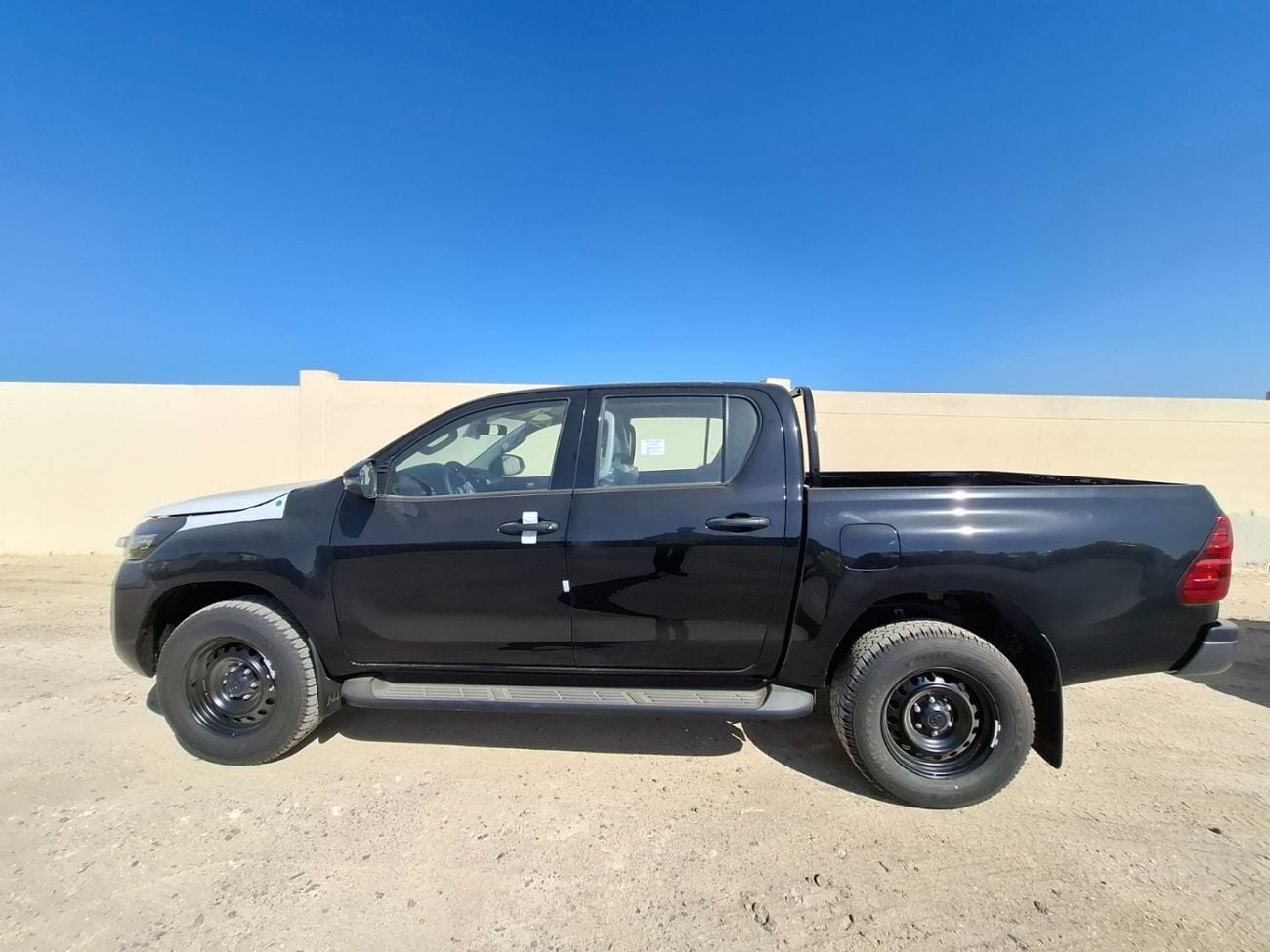 تويوتا هيلوكس Toyota Hilux Double Cabin Petrol 2.7L Manual Wide body