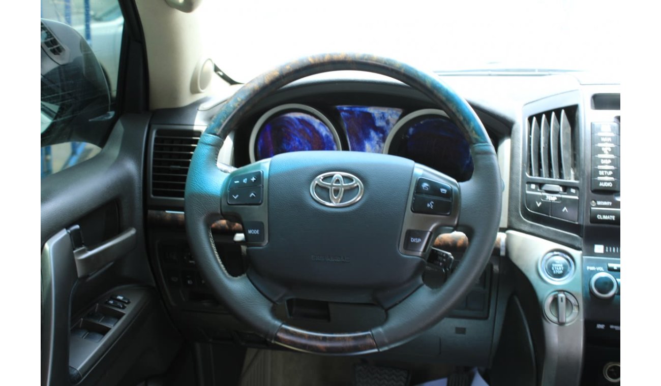 Toyota Land Cruiser LANDCRUISER VXR / 5.7L / 2021 SHAPE / NON ACCIDENT (LOT #980)