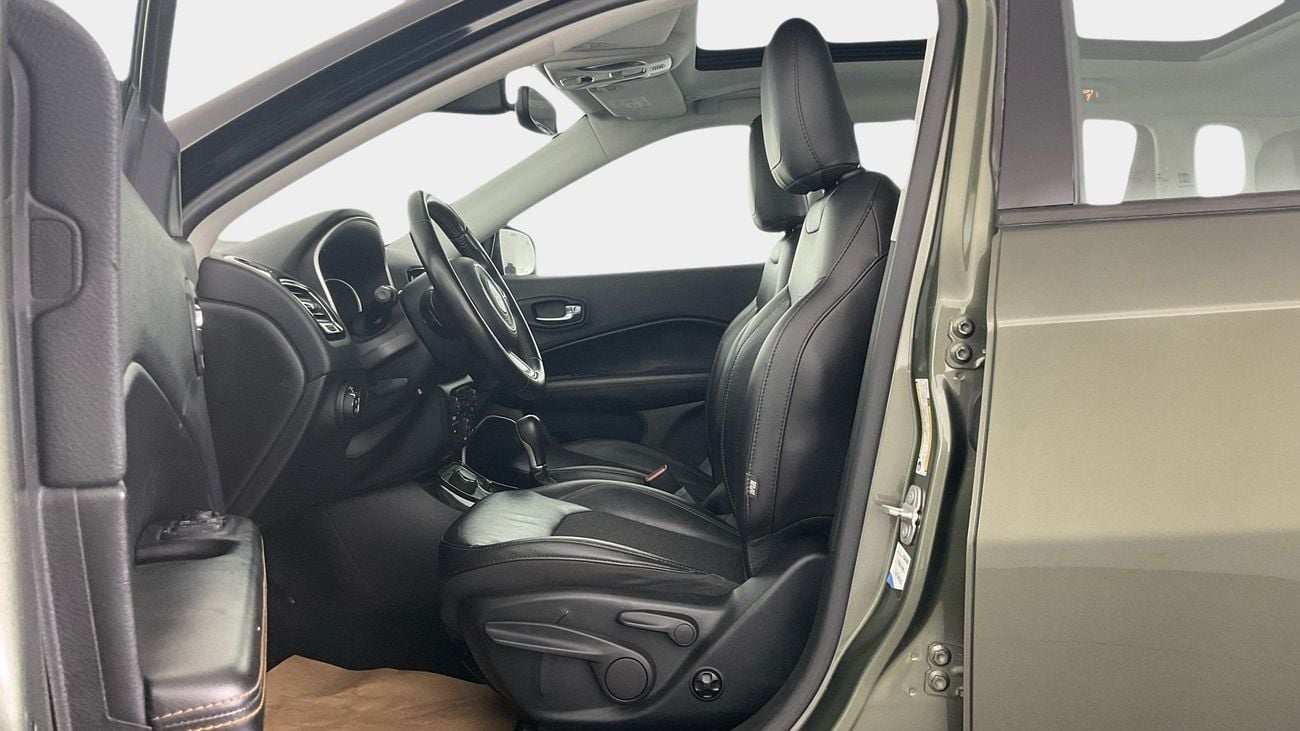 جيب كومباس 2.4 LIMITED HIGHLINE 4WD AUTO | شامل الضمان | 0 ﺪﻔﻋﺓ ﺃﻮﻟﻯ