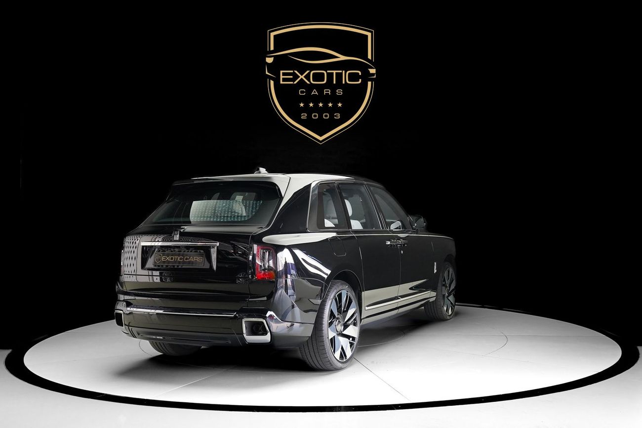 Rolls-Royce Cullinan silver badge