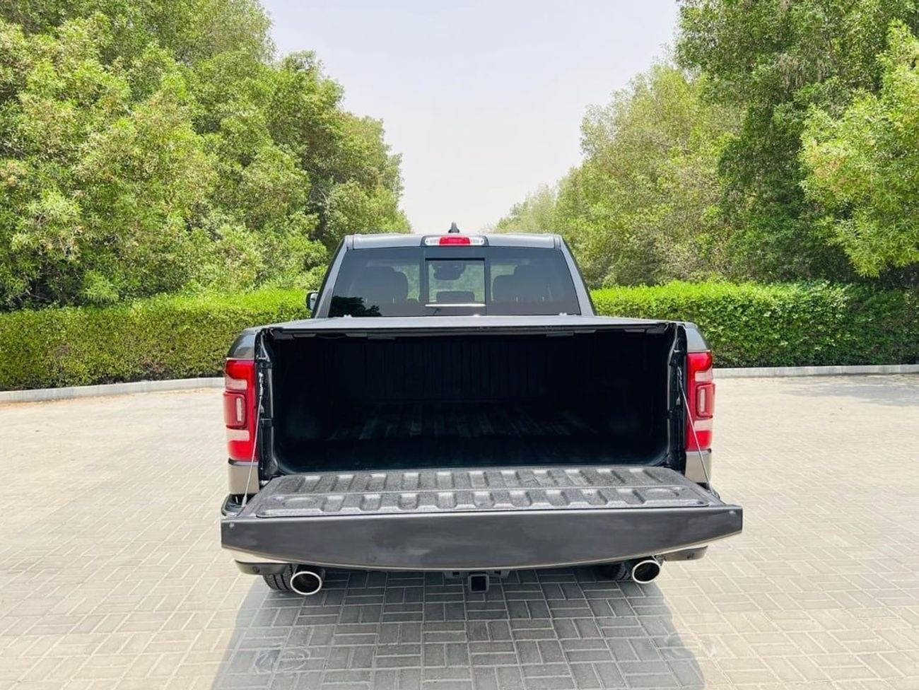 رام 1500 Laramie Crew Cab 5.7L
