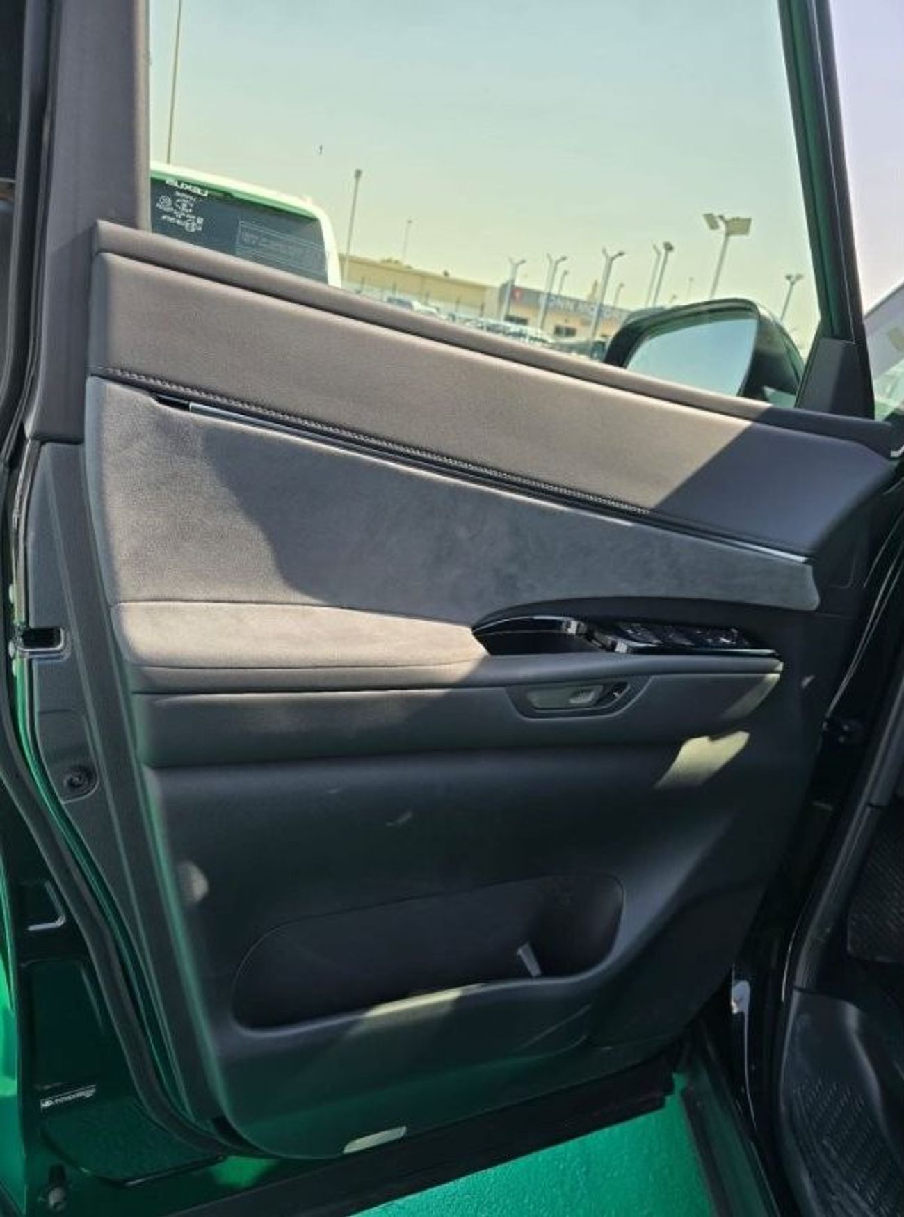 Lexus LM 350h LUXURY VAN 2.5L HYBRID 2024