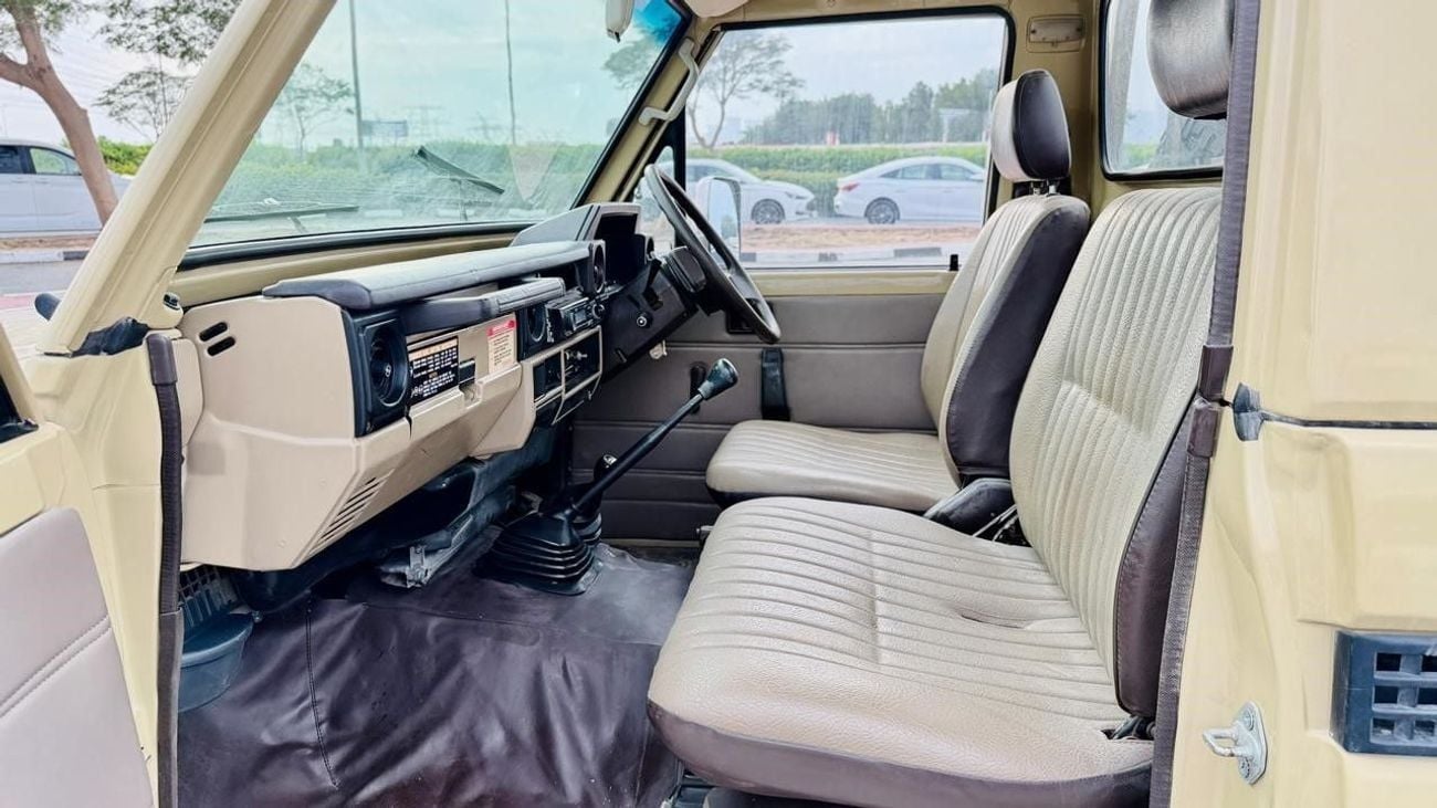 Toyota Land Cruiser Pick Up 1989 | 4.0L DIESEL ENGINE | MANUAL TRANSMISSION | RHD | BULL BAR | SINGLE CABIN | TOW HITCH