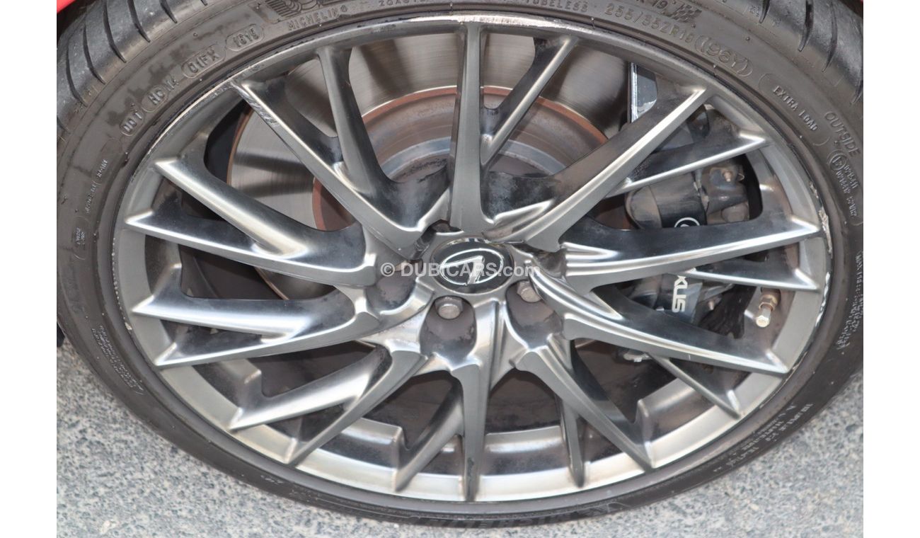 لكزس RC F V8. GCC