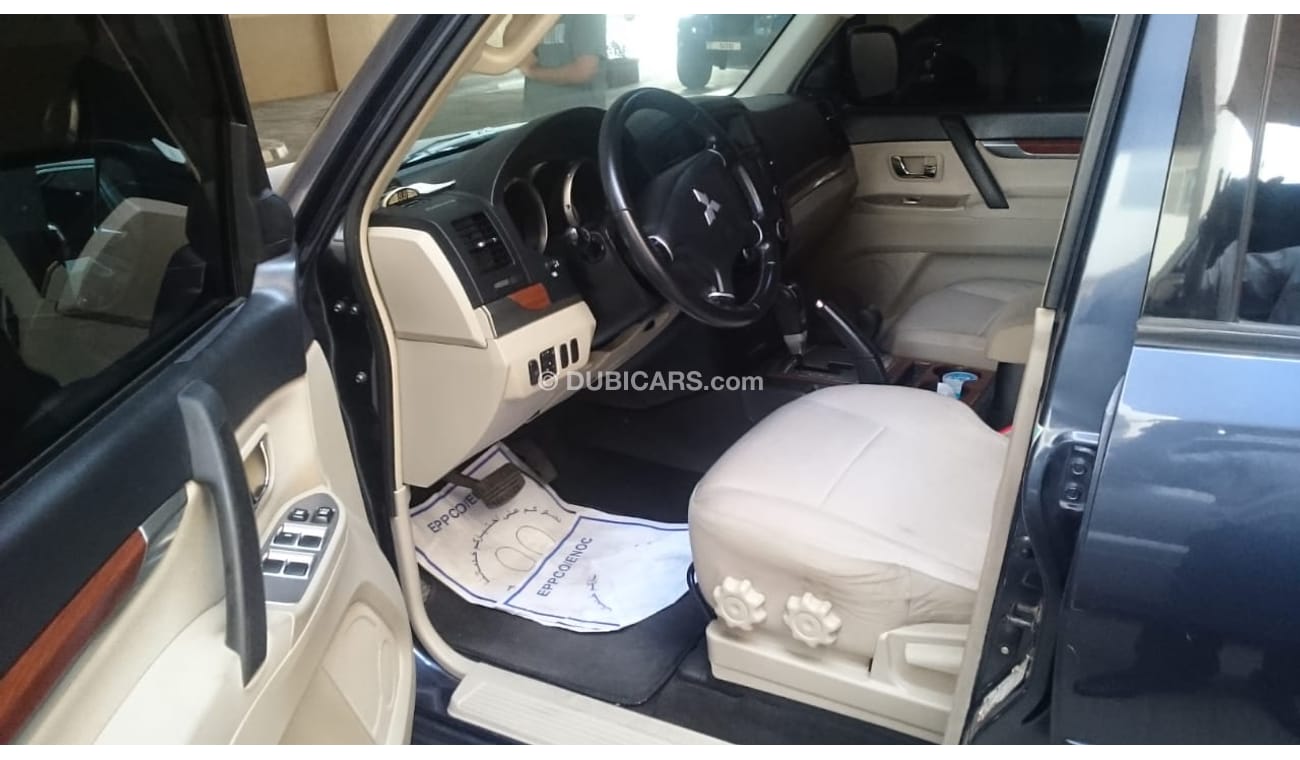 Mitsubishi Pajero very clean lady driven