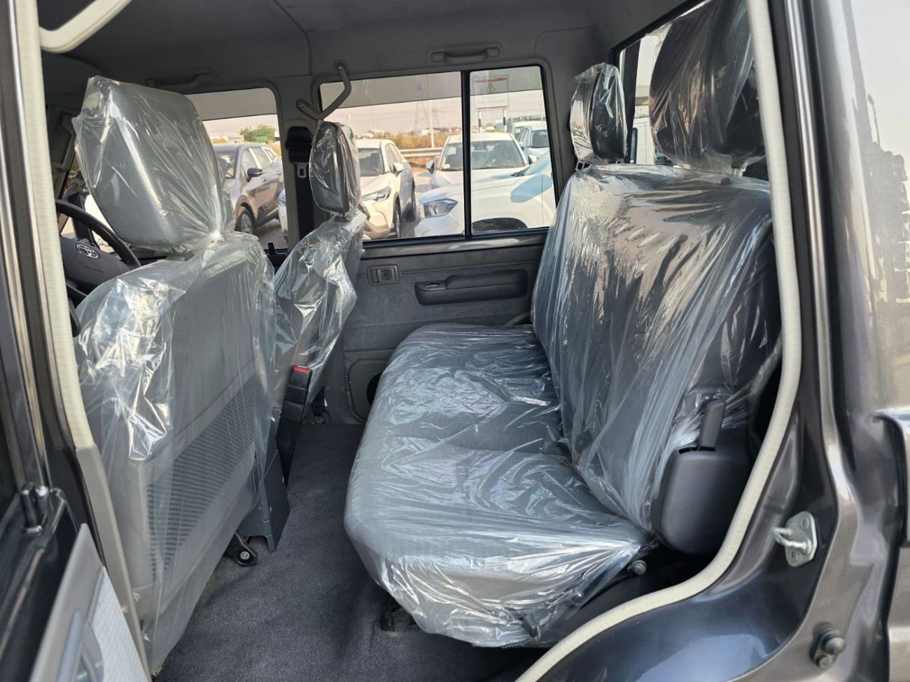 Toyota Land Cruiser Pick Up diesel 4.5 liter ,right hand ,drive 2017 model ,shape 2024 ,only for export available