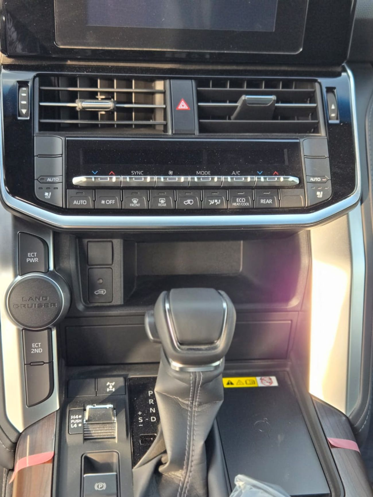 Toyota Land Cruiser GXR 4.0L PETROL A/T 7 SEATER