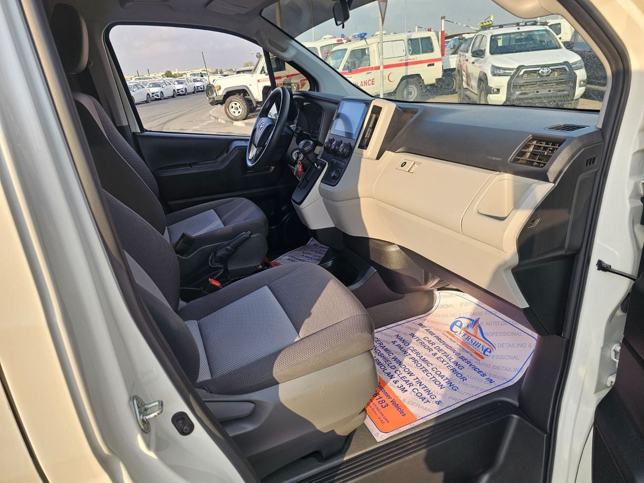 Toyota Hiace Commuter Highroof-3.5L-LHD-2WD-Side Glass-13 Seats- 4 Doors-Petrol-Automatic