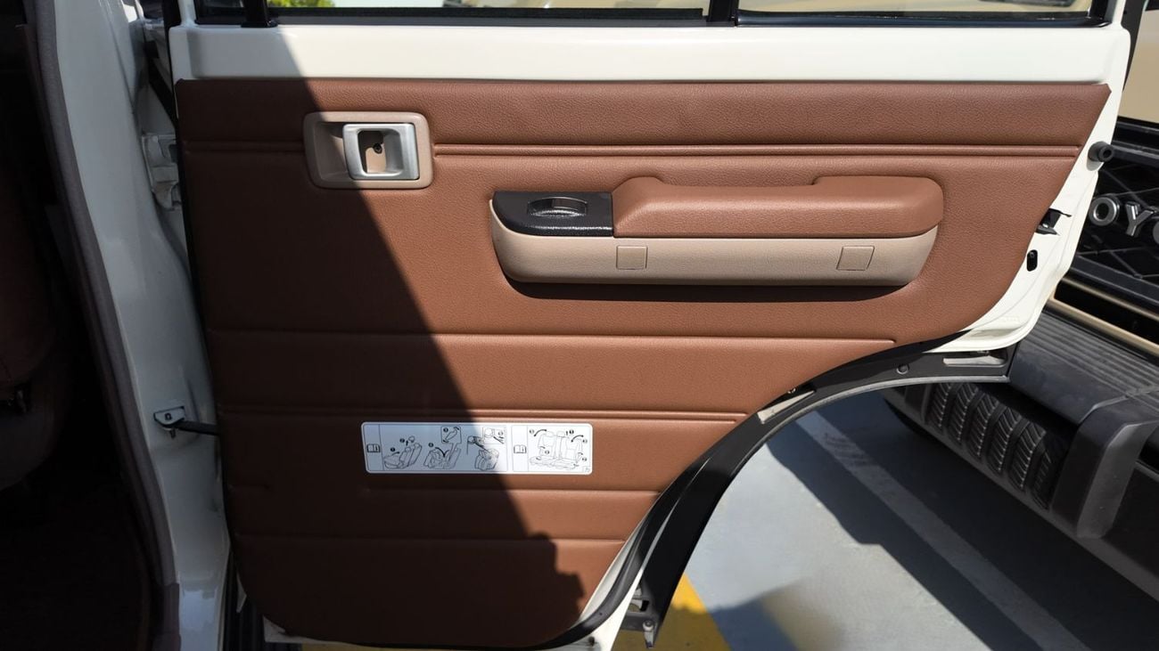 Toyota Land Cruiser TOYOTA LAND CRUISER HARD-TOP (70 SERIES) A/T 4.0L - 2025