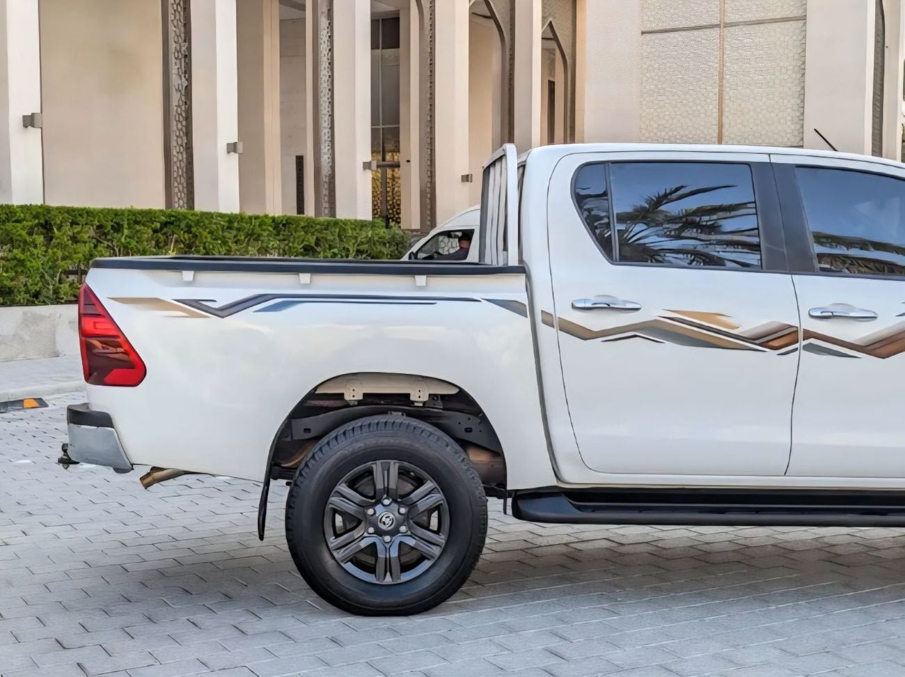 تويوتا هيلوكس SR5 LHD Double Cabin Utility Pickup 2TR 2.7L Petrol Engine Automatic Gear 4WD Original Power Windows