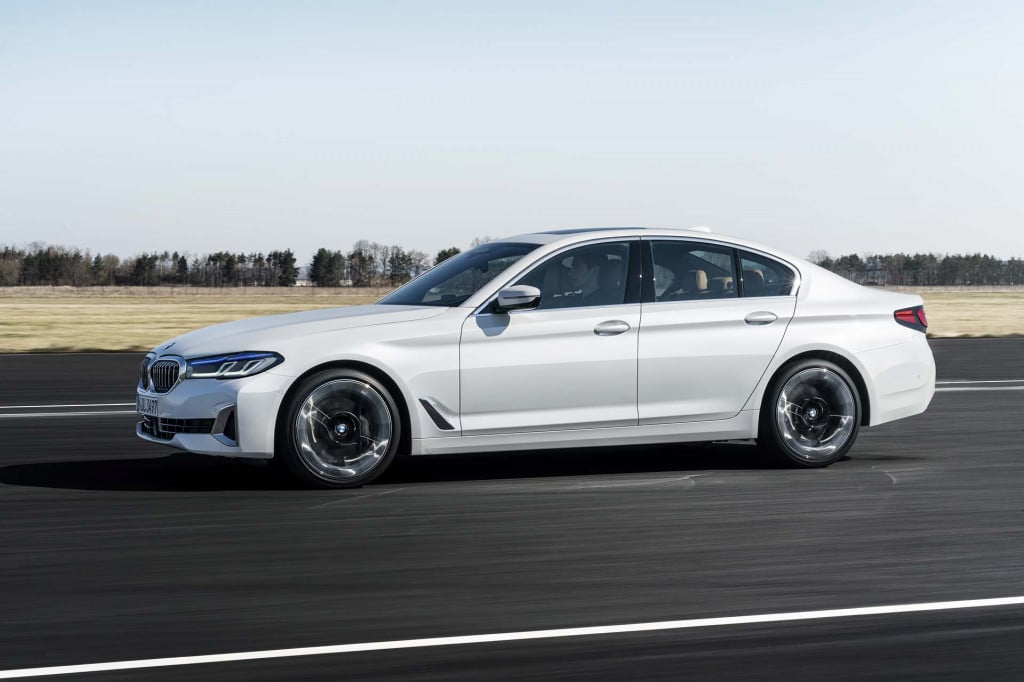 BMW 550i exterior - Side Profile