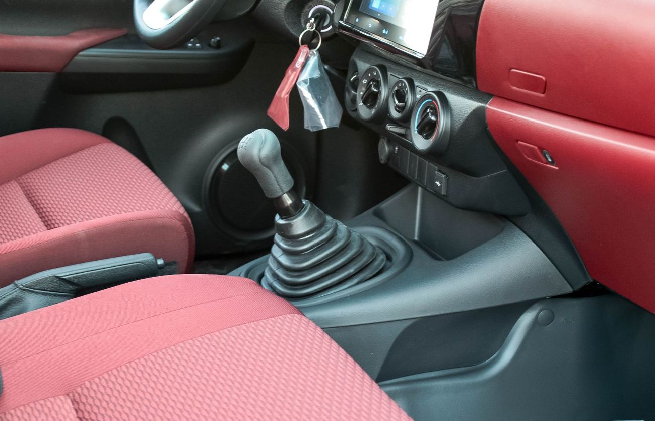 تويوتا هيلوكس TOYOTA HILUX 2.7L 4WD PETROL MT SC PICKUP 2026