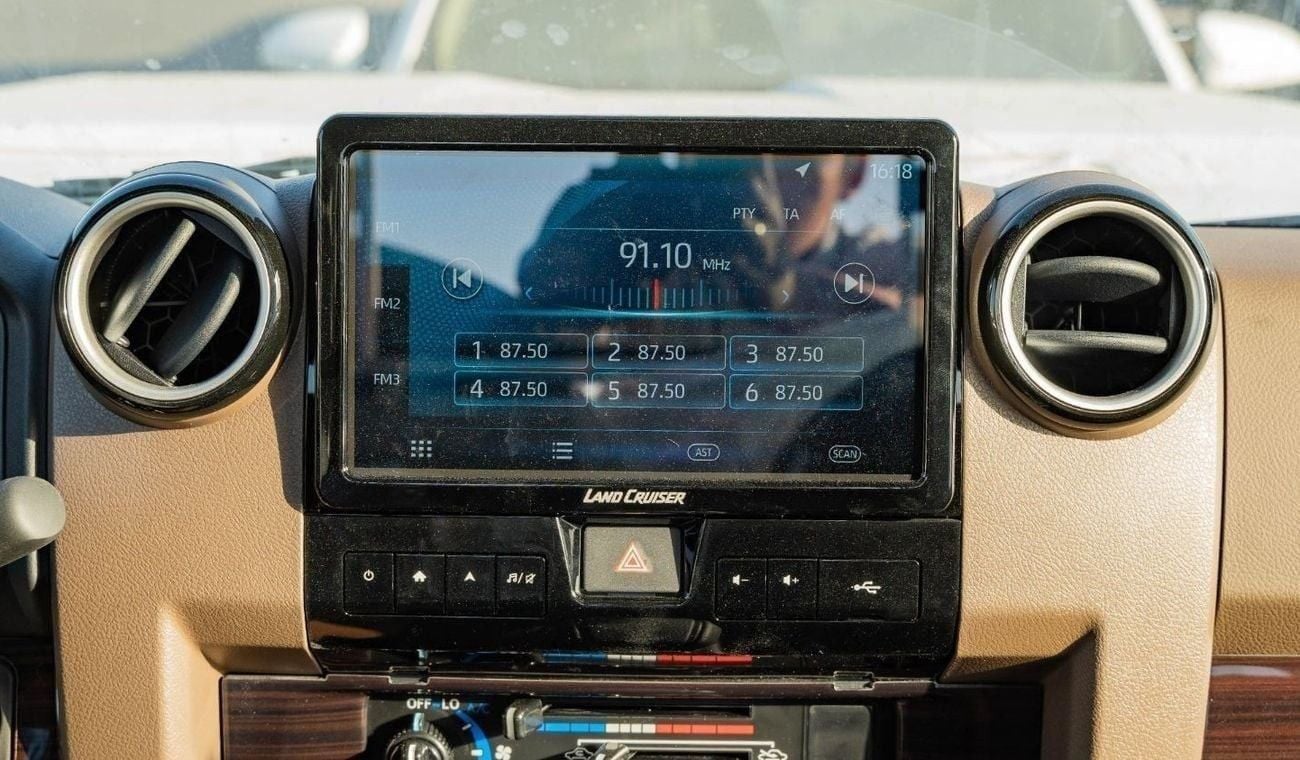 تويوتا لاند كروزر بيك آب 2025 Toyota Land Cruiser LC79 4.0 SC AT Petrol Full Option - Beige