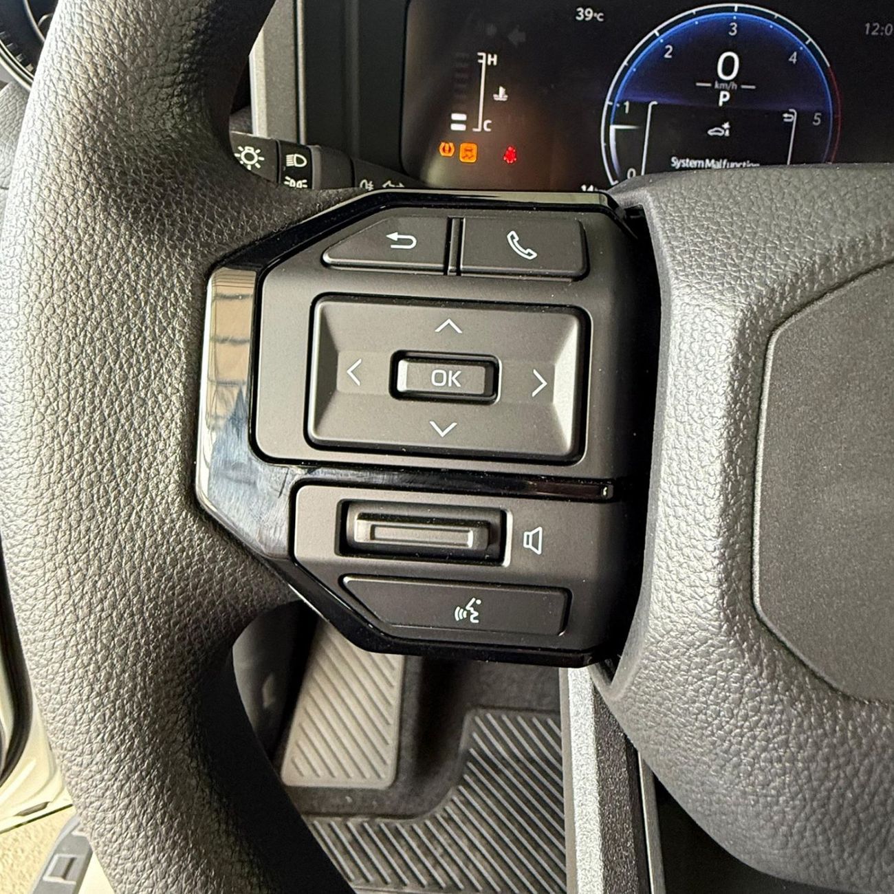 Toyota Prado PRADO 2.8 SUNROOF BLACK INTERIOR ** EXPORT ONLY **التصدير فقط خارج الخليج***